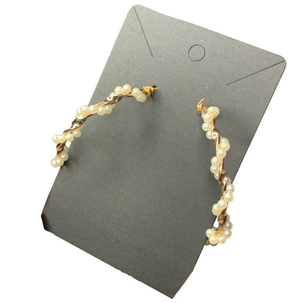 Twisted pearl hoops